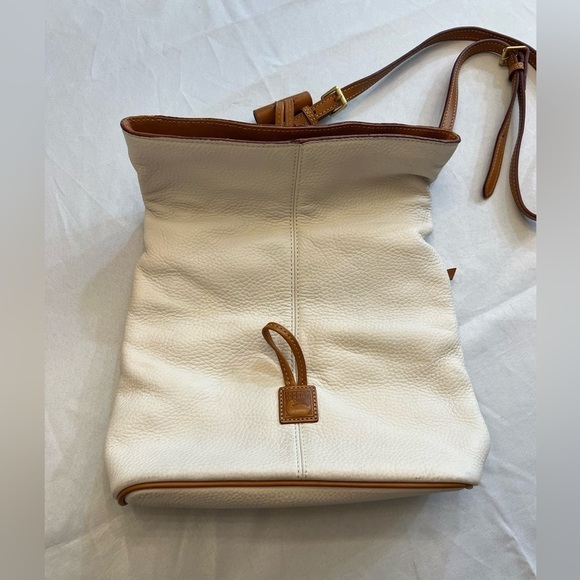 DOONEY AND BOURKE Vintage CrossBody Bag, 11” x 12” Fastened. - Picture 5 of 9